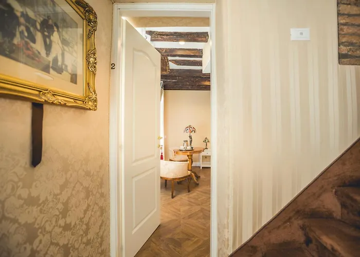 Residenza Lucrezia بيت ريفي *