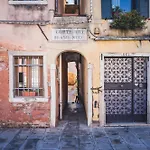 Residenza Lucrezia *