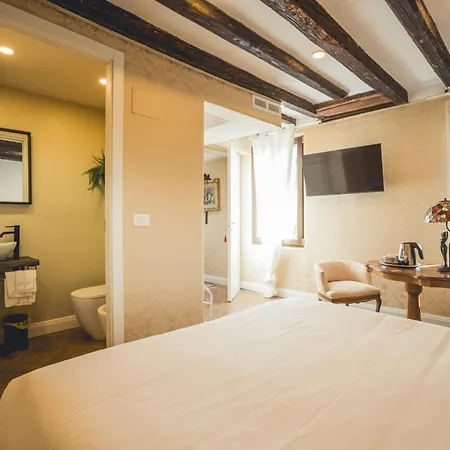 Residenza Lucrezia Penzion *