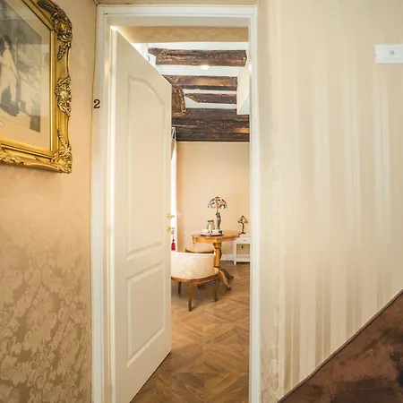 Residenza Lucrezia Penzion *